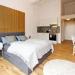 Fullhouse Premium Apartments R31